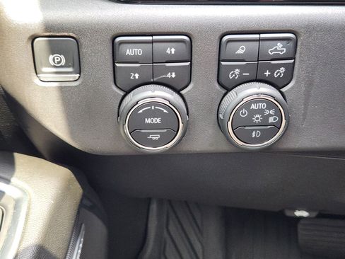Used 2024 Chevrolet Silverado 1500 LT Trail Boss w/ LT Trail Boss Premium Package AWD/4WD image 18