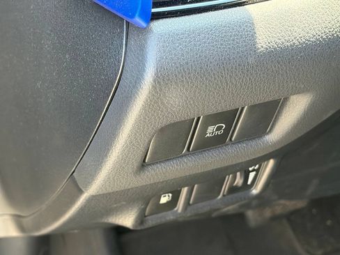 Used 2020 Toyota C-HR XLE FWD image 11