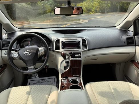 Used 2011 Toyota Venza AWD image 13