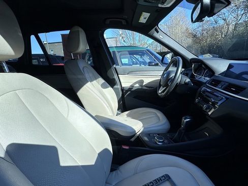 Used 2017 BMW X1 xDrive28i image 4