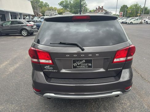 Used 2017 Dodge Journey Crossroad FWD image 8