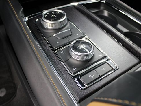 Used 2024 Ford Expedition Platinum image 69