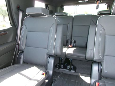 New 2026 Chevrolet Tahoe Premier w/ Sun And Tow Package AWD/4WD image 17