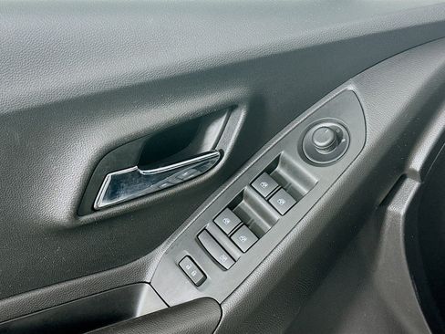 Used 2018 Chevrolet Trax LS image 15