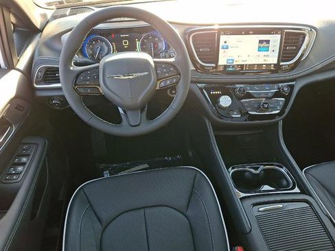 New 2026 Chrysler Pacifica Limited w/ S Appearance Package image 9