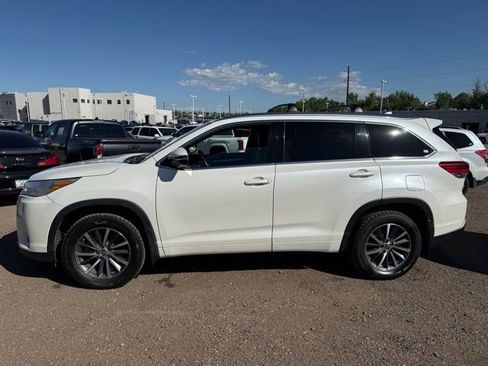 Used 2017 Toyota Highlander XLE AWD/4WD image 2