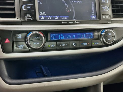 Used 2018 Toyota Highlander Limited Platinum AWD/4WD image 24