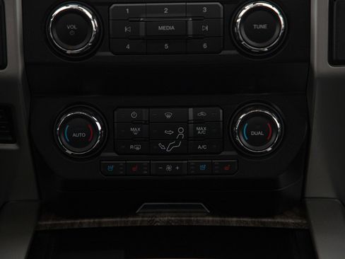 Used 2019 Ford F350 Lariat image 19