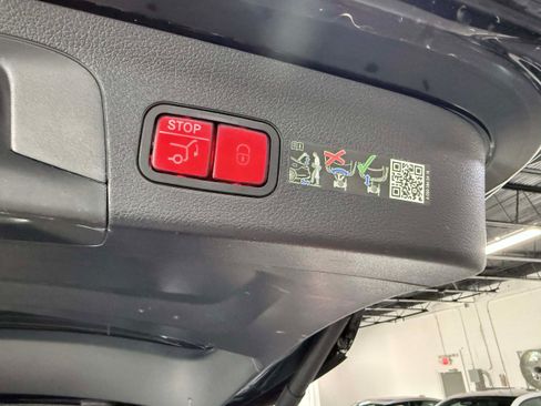 Used 2025 Mercedes-Benz GLS 450 4MATIC image 31