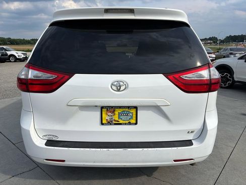 Used 2017 Toyota Sienna LE FWD image 5
