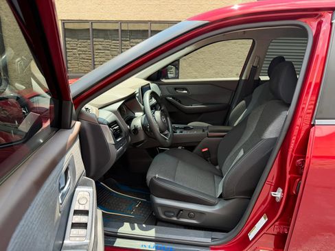 Used 2022 Nissan Rogue SV FWD image 22