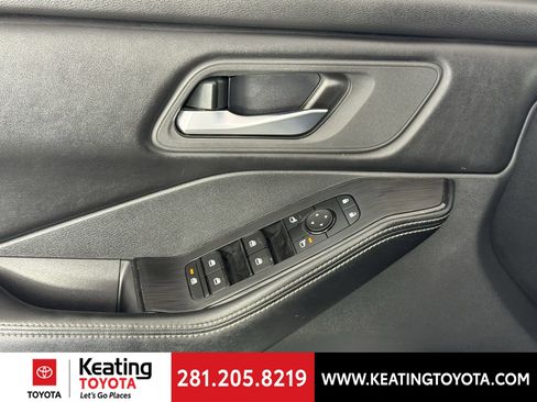 Used 2024 Nissan Rogue SV image 11