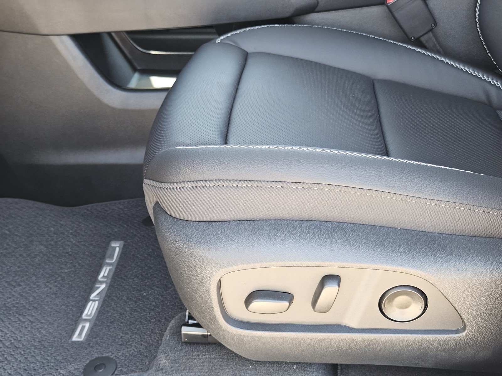 New 2027 GMC Terrain Denali AWD/4WD image 17