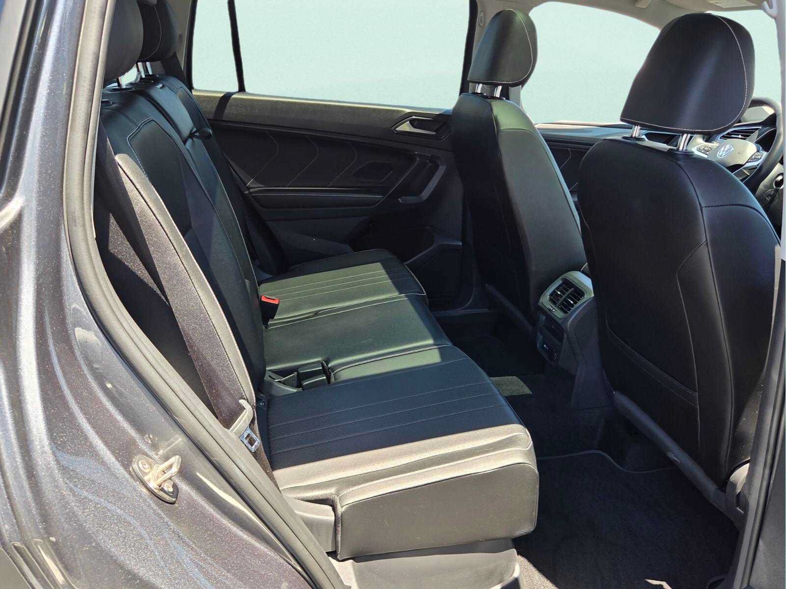 Used 2023 Volkswagen Tiguan SE w/ Panoramic Sunroof Package AWD/4WD image 18