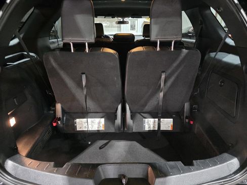 Used 2018 Ford Explorer XLT w/ Equipment Group 202A image 31
