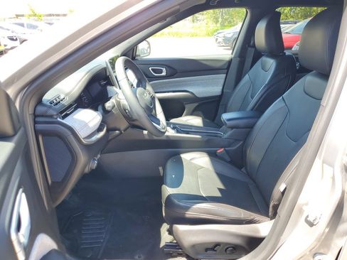 Used 2023 Jeep Compass Latitude AWD/4WD image 10