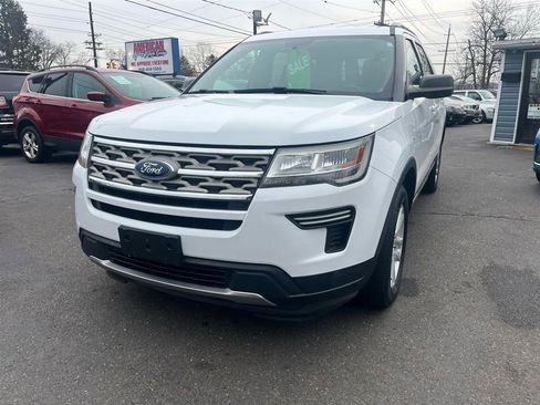 Used 2018 Ford Explorer XLT image 2