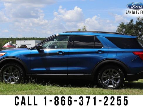 Used 2022 Ford Explorer XLT w/ Equipment Group 202A image 5