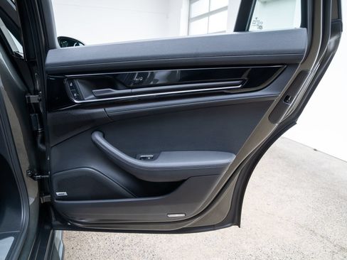 Used 2024 Porsche Panamera RWD image 27