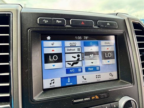 Used 2018 Ford Expedition XLT w/ Equipment Group 202A AWD/4WD image 22
