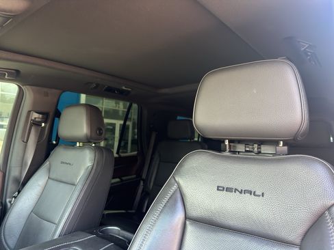 Used 2021 GMC Yukon Denali w/ Denali Premium Package RWD image 10