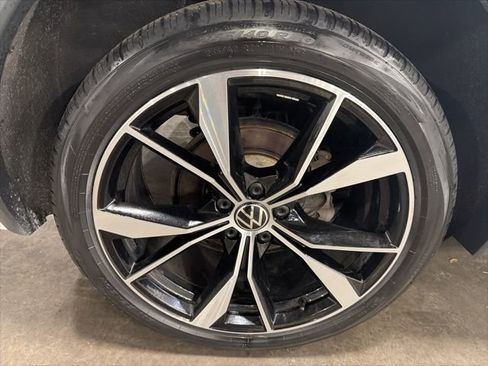 Used 2024 Volkswagen Tiguan SEL R-Line image 28