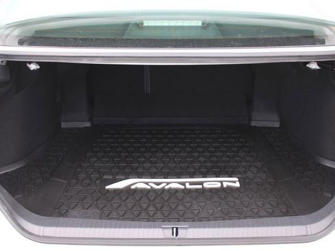 Used 2020 Toyota Avalon XLE w/ Moonroof Package FWD image 28