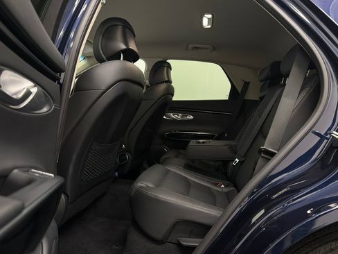 Used 2025 Genesis GV70 2.5T AWD/4WD image 16