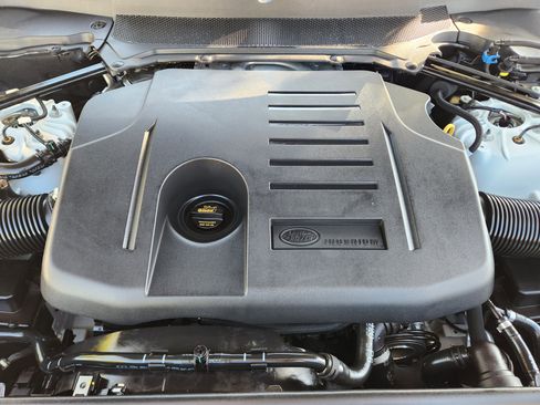 Used 2024 Land Rover Discovery Dynamic SE image 38