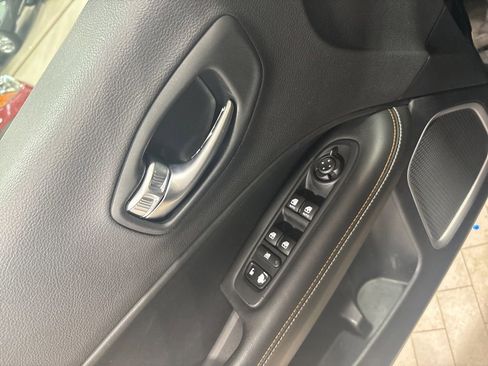 Used 2018 Jeep Compass Latitude w/ Cold Weather Group image 22