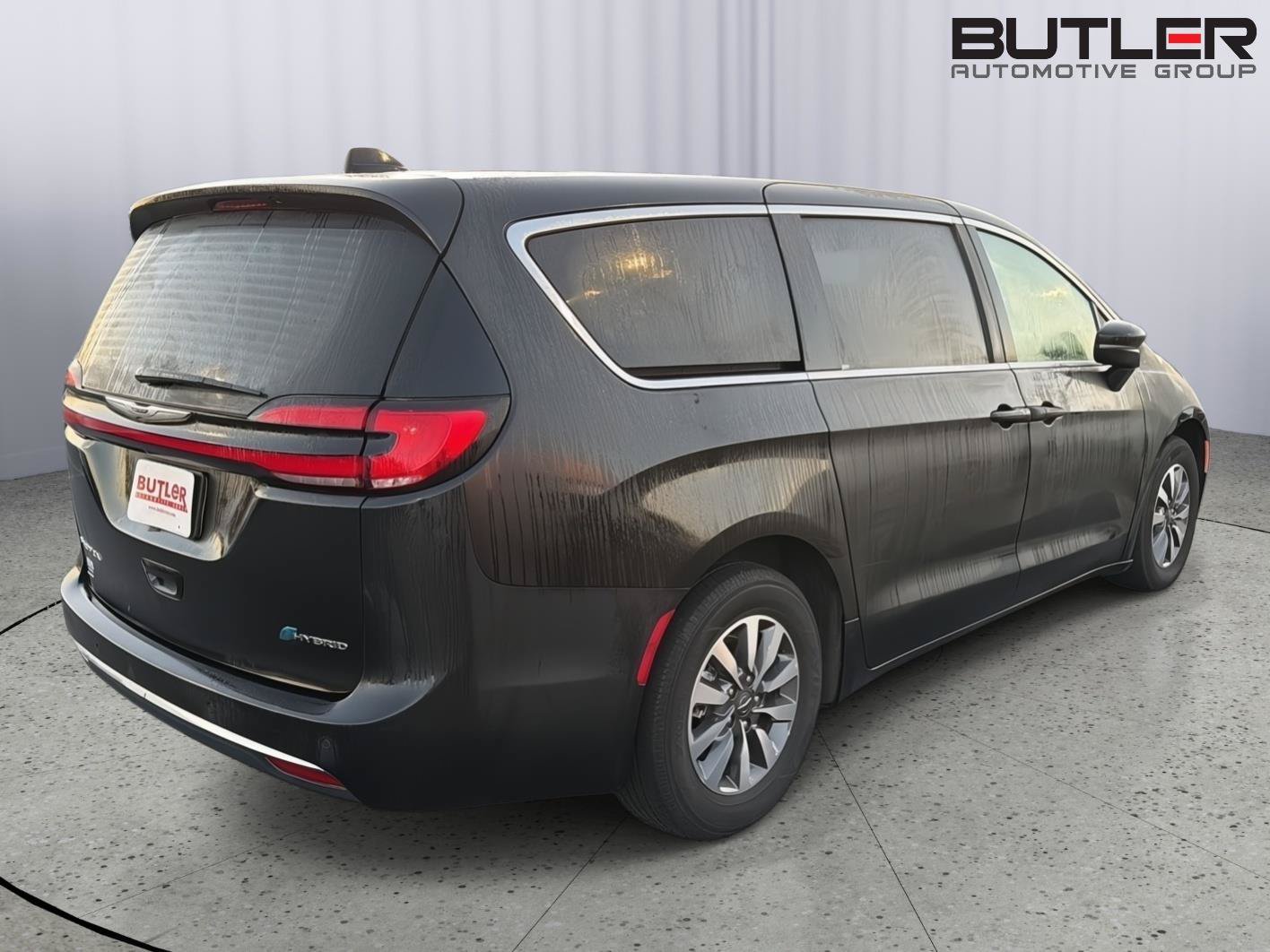 Used 2023 Chrysler Pacifica Touring-L FWD image 6