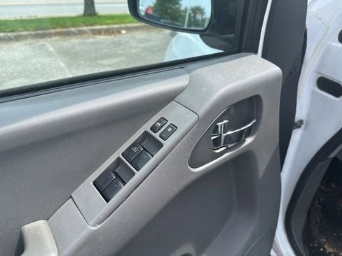 Used 2012 Nissan Frontier SV w/ SV Premium Utility Pkg RWD image 18