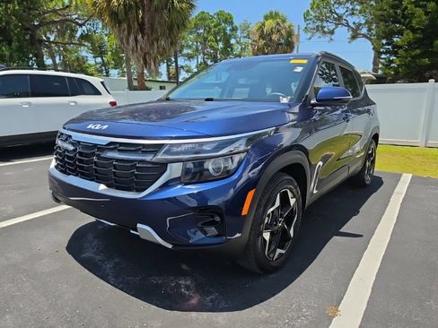 Certified 2025 Kia Seltos EX w/ EX Sunroof Package FWD image 4