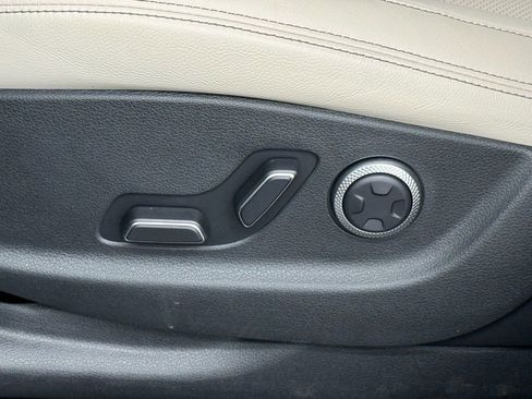 Used 2026 Genesis GV70 2.5T Select image 17