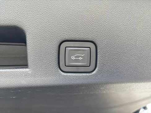 Used 2026 Chevrolet Traverse LT w/ Driver Confidence Package AWD/4WD image 23