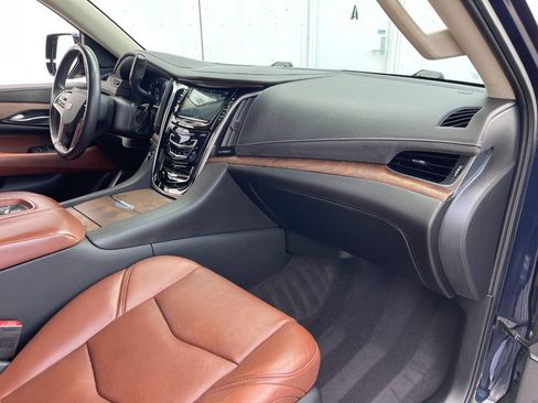 Used 2020 Cadillac Escalade Luxury RWD image 34