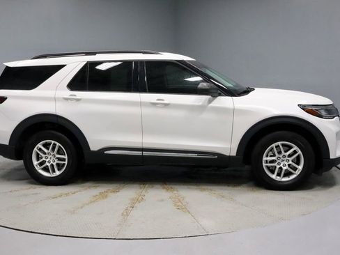 Certified 2025 Ford Explorer Active AWD/4WD image 12