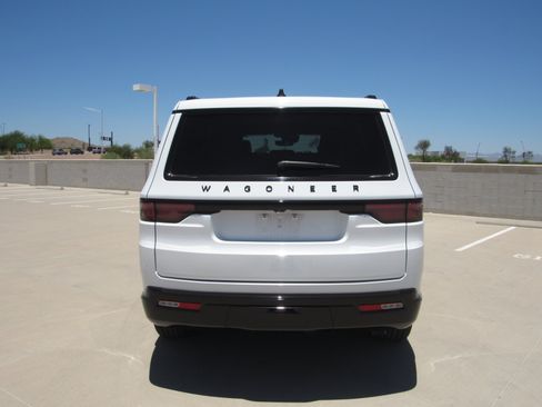 Used 2025 Jeep Wagoneer Series II AWD/4WD image 7