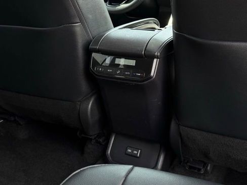 Used 2025 Toyota Highlander XSE AWD/4WD image 23