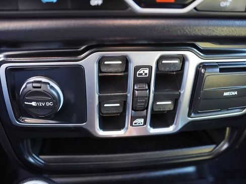 Certified 2025 Jeep Wrangler Unlimited Sahara w/ Safety Group image 30