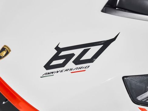 Used 2024 Lamborghini Huracan STO RWD image 8