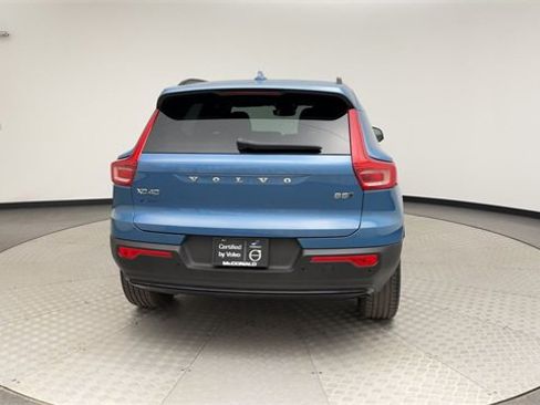 Certified 2025 Volvo XC40 B5 Plus image 3
