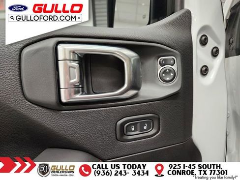 Used 2025 Jeep Wrangler Unlimited Rubicon image 21
