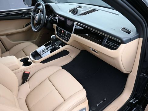 Certified 2026 Porsche Macan AWD/4WD image 32