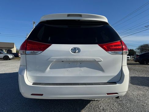 Used 2011 Toyota Sienna XLE image 4