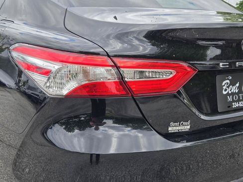 Used 2019 Toyota Camry LE FWD image 9