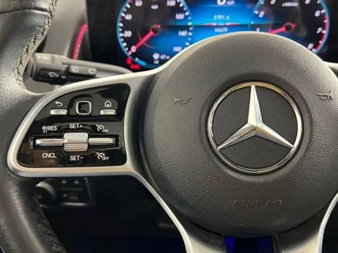 Used 2022 Mercedes-Benz GLB 250 image 8