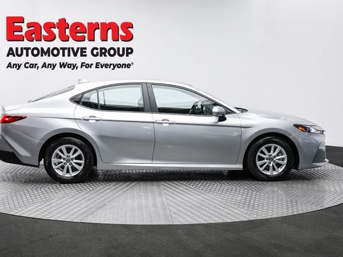 Used 2025 Toyota Camry LE image 4