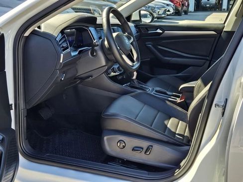 Used 2023 Volkswagen Jetta SE w/ Panoramic Sunroof Package image 15