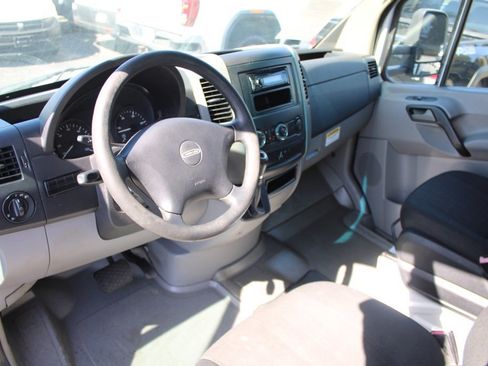 Used 2015 Freightliner Sprinter 3500 image 18